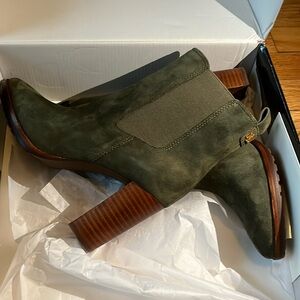 NEW WITH TAGS Ralph Lauren Mylar boots